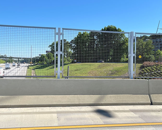 wire mesh used as partition on pedestrian bridge